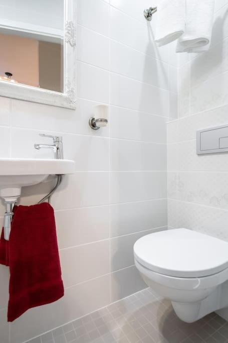 Cozy Studio Apartment Tallinn Bagian luar foto