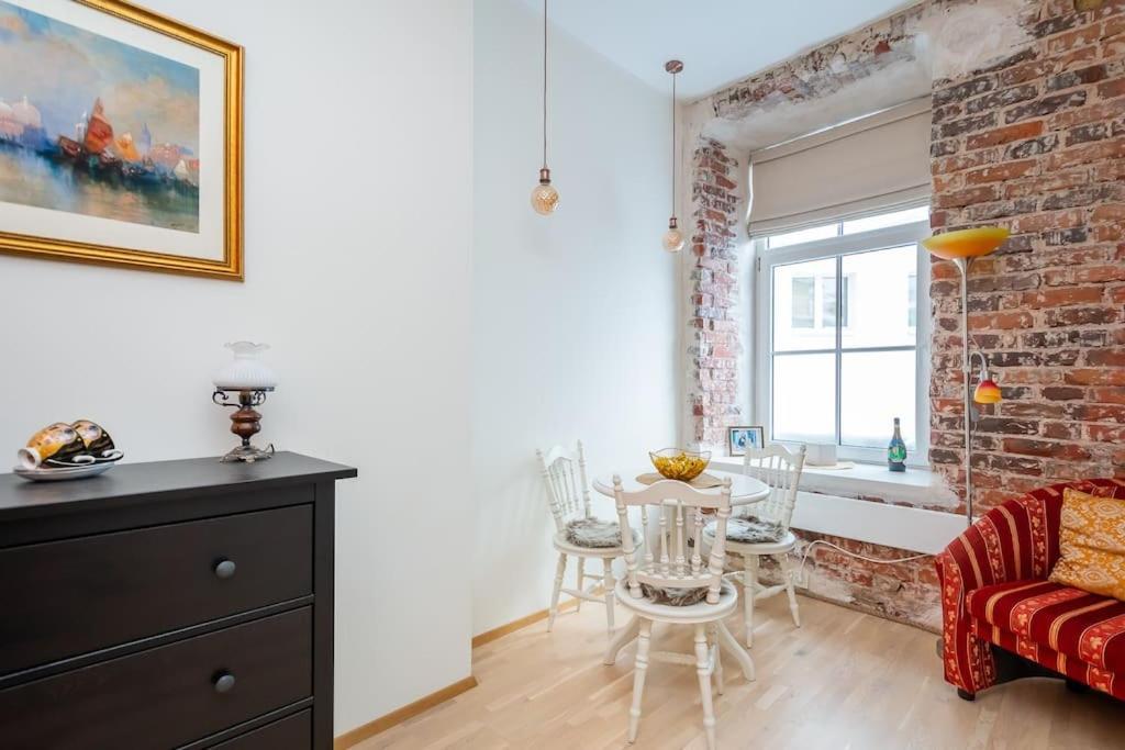 Cozy Studio Apartment Tallinn Bagian luar foto