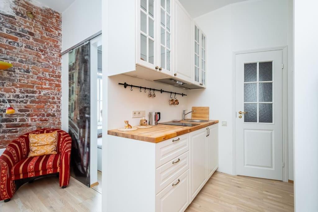 Cozy Studio Apartment Tallinn Bagian luar foto