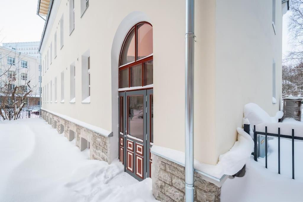 Cozy Studio Apartment Tallinn Bagian luar foto