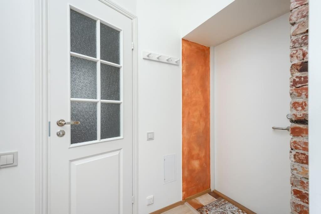 Cozy Studio Apartment Tallinn Bagian luar foto